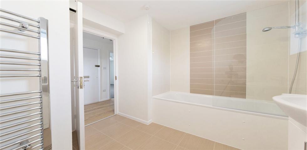 			1 Bedroom, 1 bath, 1 reception Flat			 Harrow Road, KENSAL GREEN